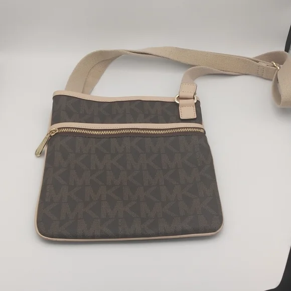MICHAEL Michael Kors | Bags | Michael Micheal Kors Logo  display picture 1